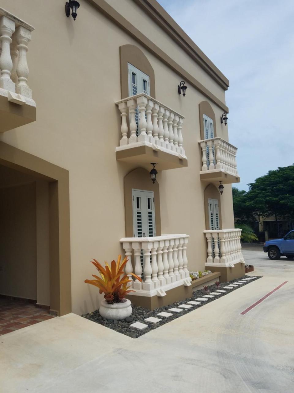 Tropical Ramey Apartments アグアディヤ エクステリア 写真